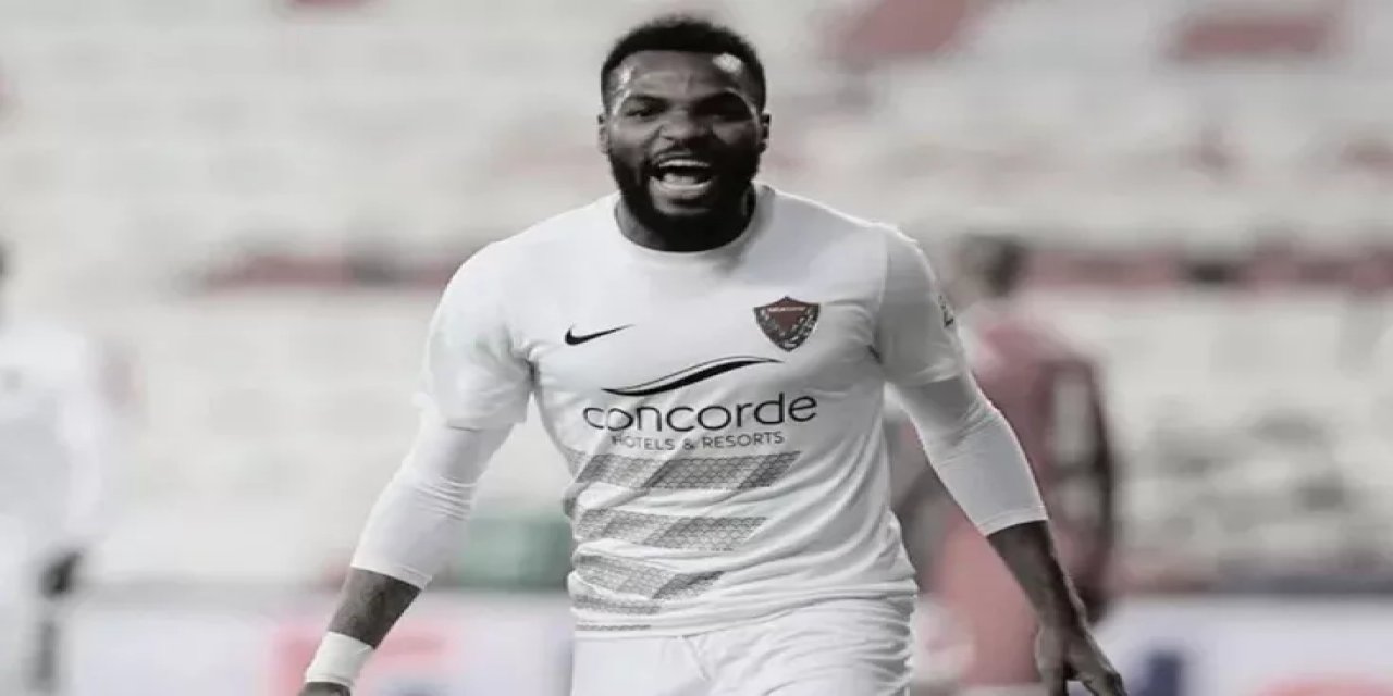Aaron Boupendza'nın İmzalı Forması 75 Bin TL'ye Satışa Çıkarıldı