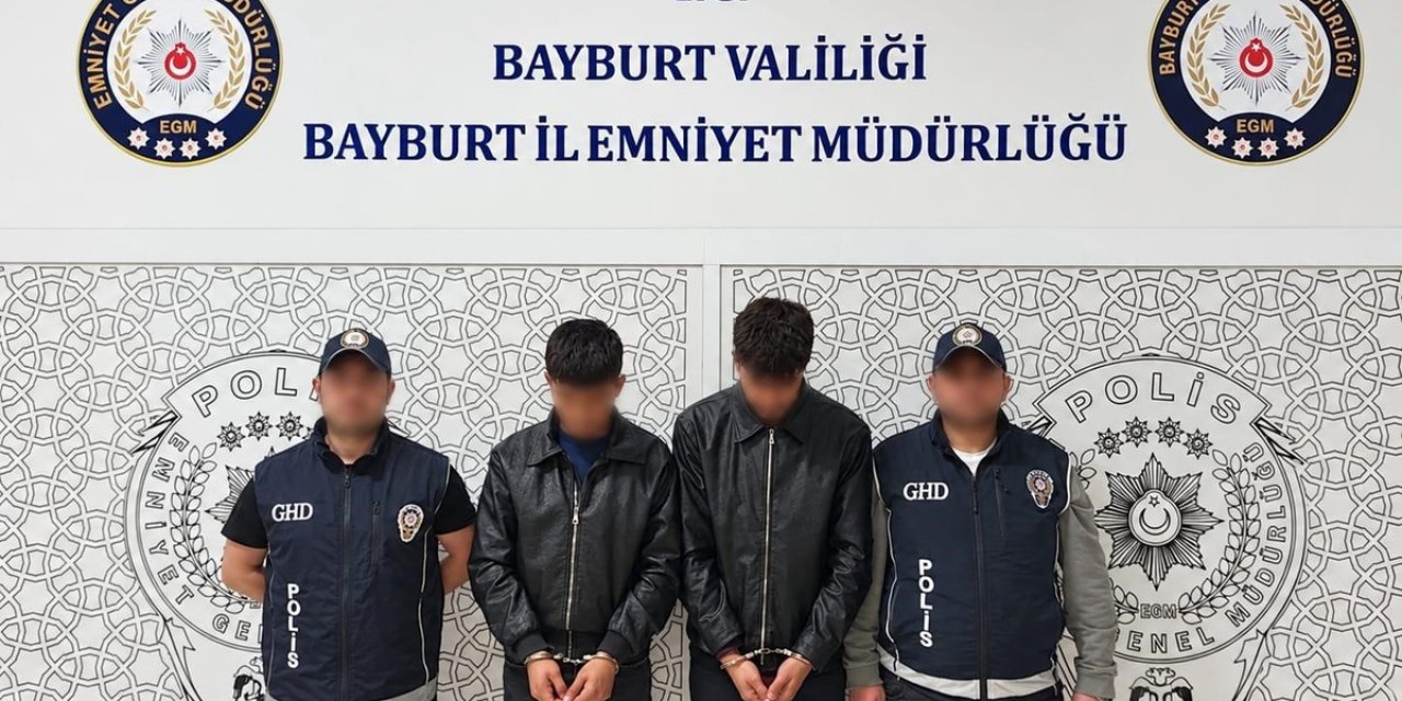 Bayburt'ta Son Bir Haftada 5 Göçmen Kaçakçılığı Şüphelisi Yakalandı, Biri Tutuklandı