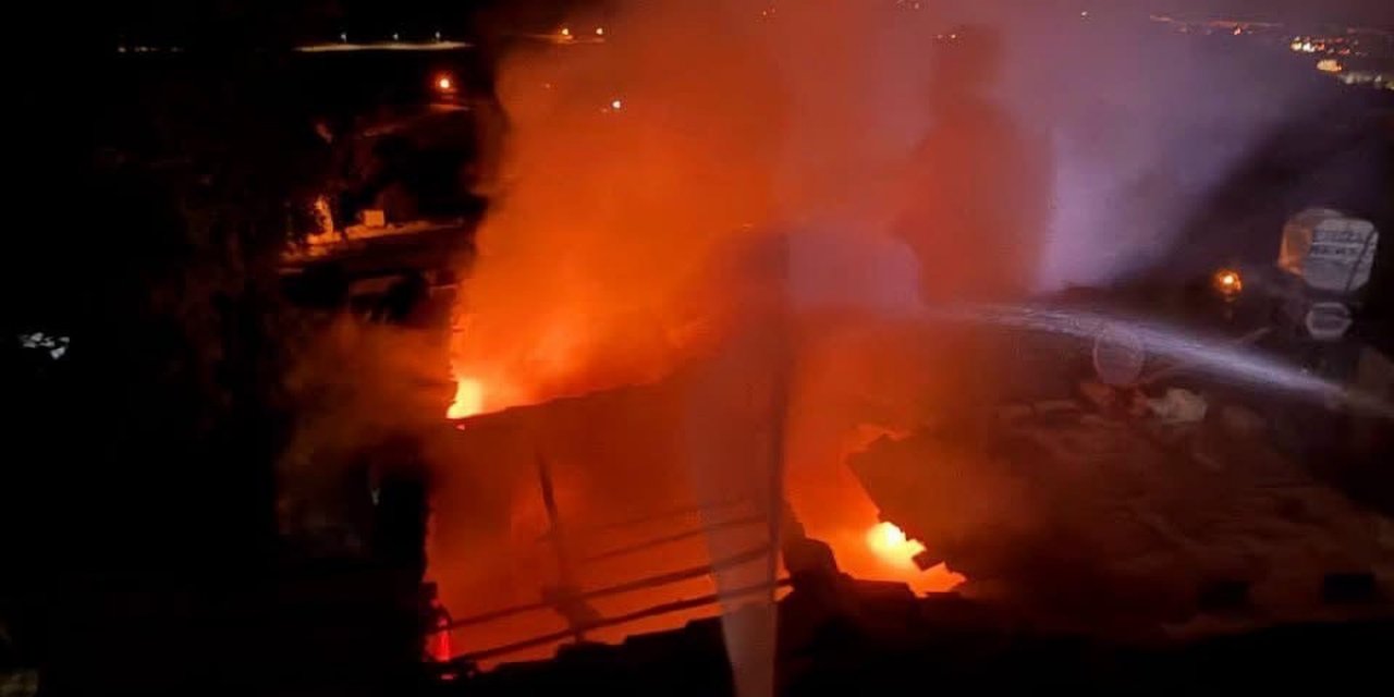 Hatay Kırıkhan'da Müstakil Evde Çıkan Yangın Söndürüldü, Can Kaybı Yok