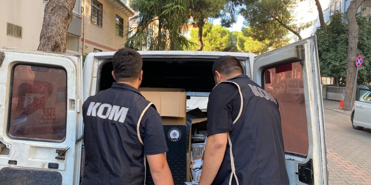 İzmir'de Kaçakçılık Operasyonunda 40 Bin 100 Makaron Ele Geçirildi, 1 Şüpheli Gözaltında
