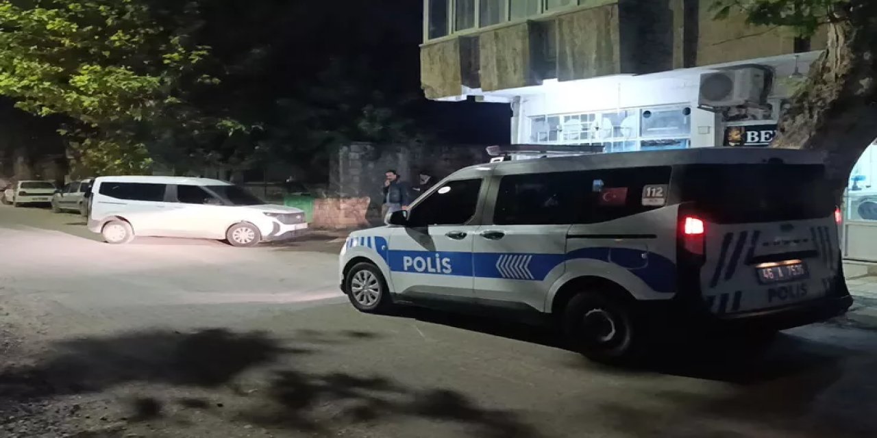 Selam Söyledikleri Kıza Saldırdıktan Sonra 75 Bin Lirasını Gasp Ettiler