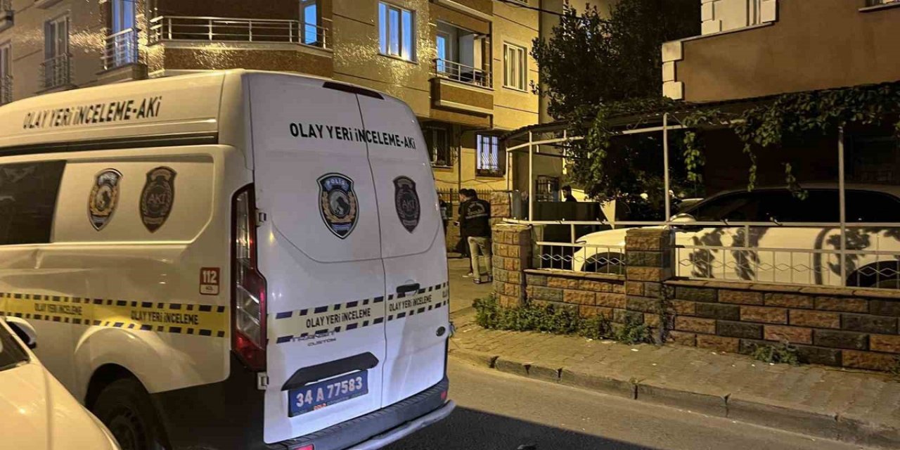 İstanbul Küçükçekmece'de Motosikletli İki Şahıs Bir Kişiyi Ateş Açarak Ağır Yaraladı