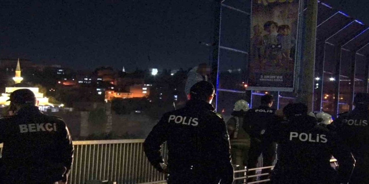 Haliç Köprüsü’nde İntihar Girişiminde Bulunan Şahıs 2 Saatte İkna Edildi