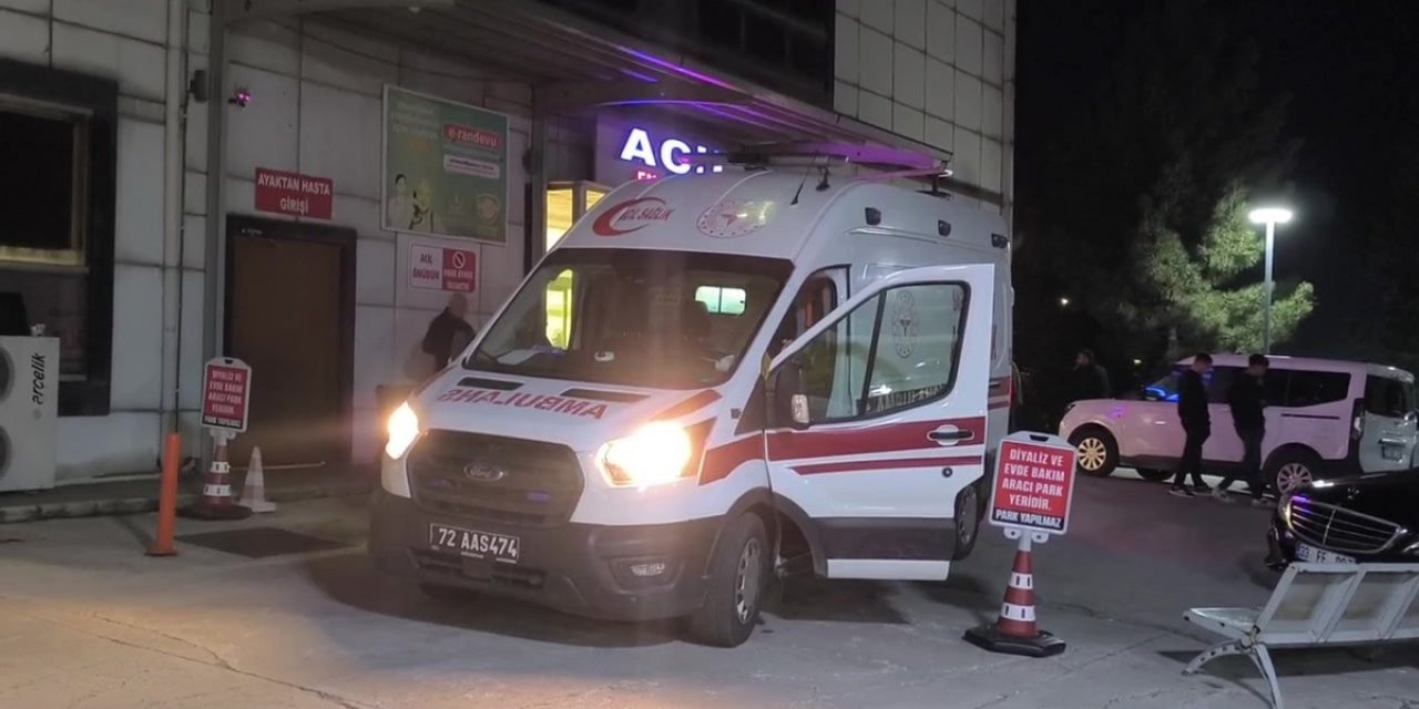 Batman Gercüş'te Otomobil Bahçeye Daldı, 5 Kişi Yaralandı, 1'i Hastaneye Sevk Edildi