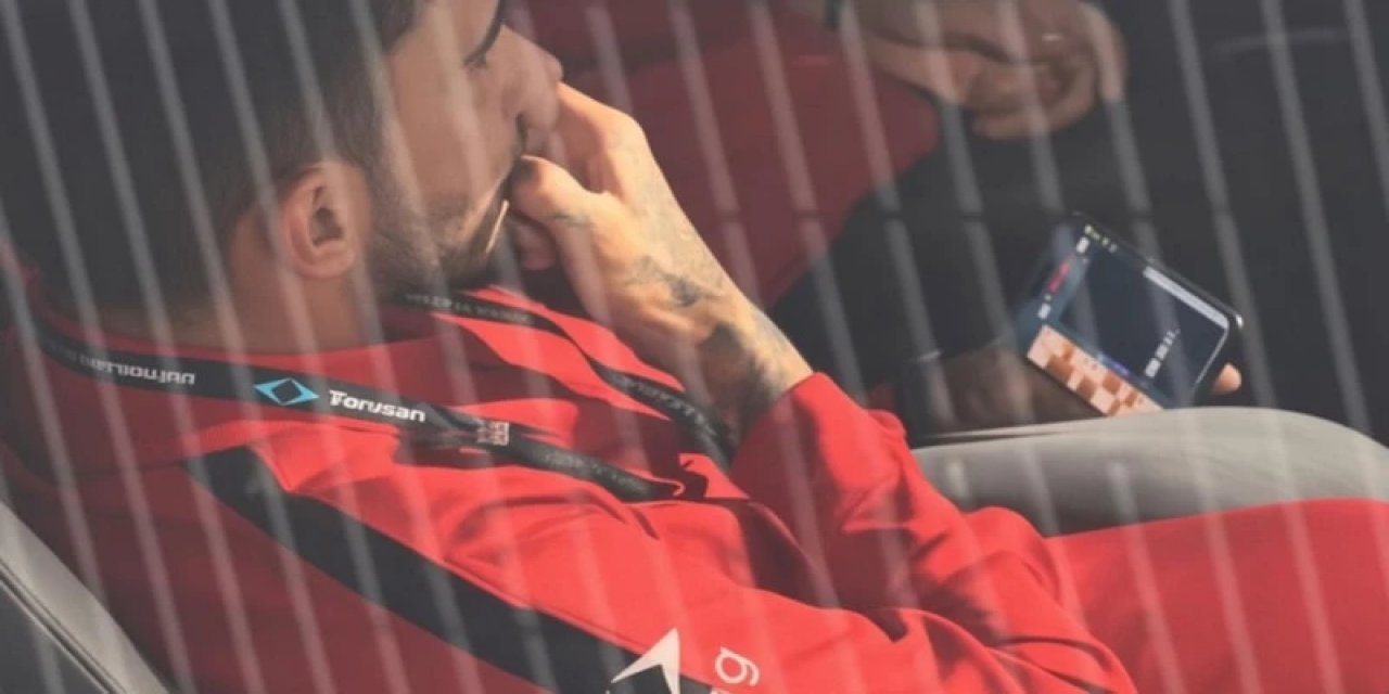 Emirhan Topçu'nun İtalya Maçı Öncesinde Okey Oynadığı Ortaya Çıktı