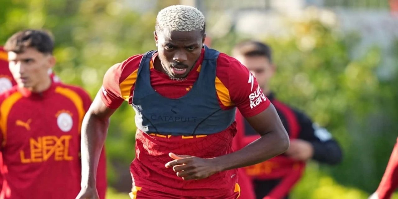 Galatasaray'da Osimhen Takımla Birlikte Antrenmana Çıktı