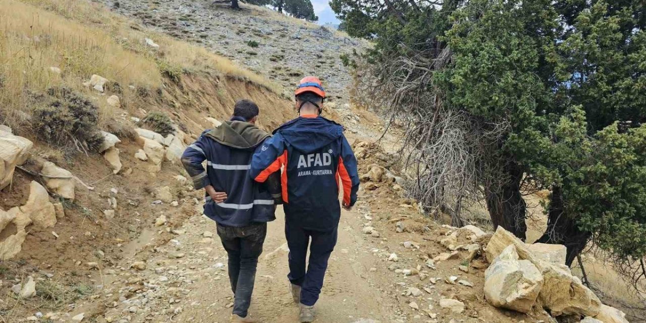 Kahramanmaraş Göksun Kavşut Yaylası'nda Rahatsızlanan Çoban Kurtarıldı