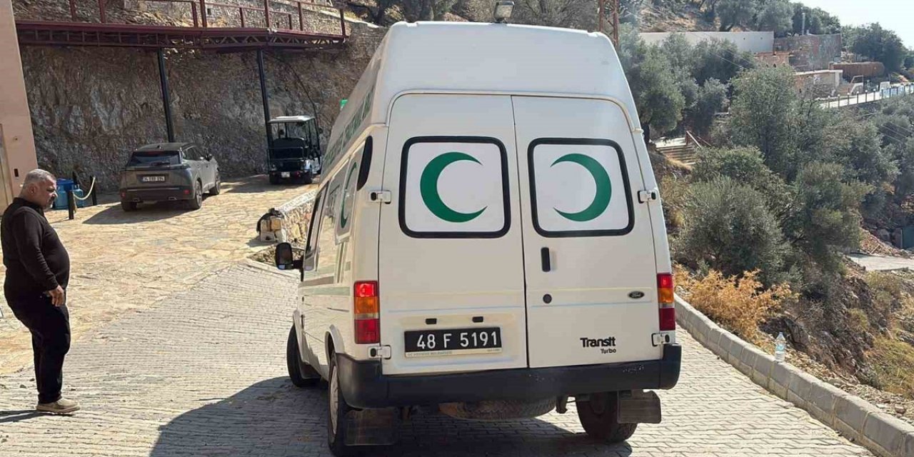 Fethiye Babadağ'da Eğitim Uçuşunda Kayalıklara Sert İniş Yapan Rus Uyruklu Şahıs Öldü