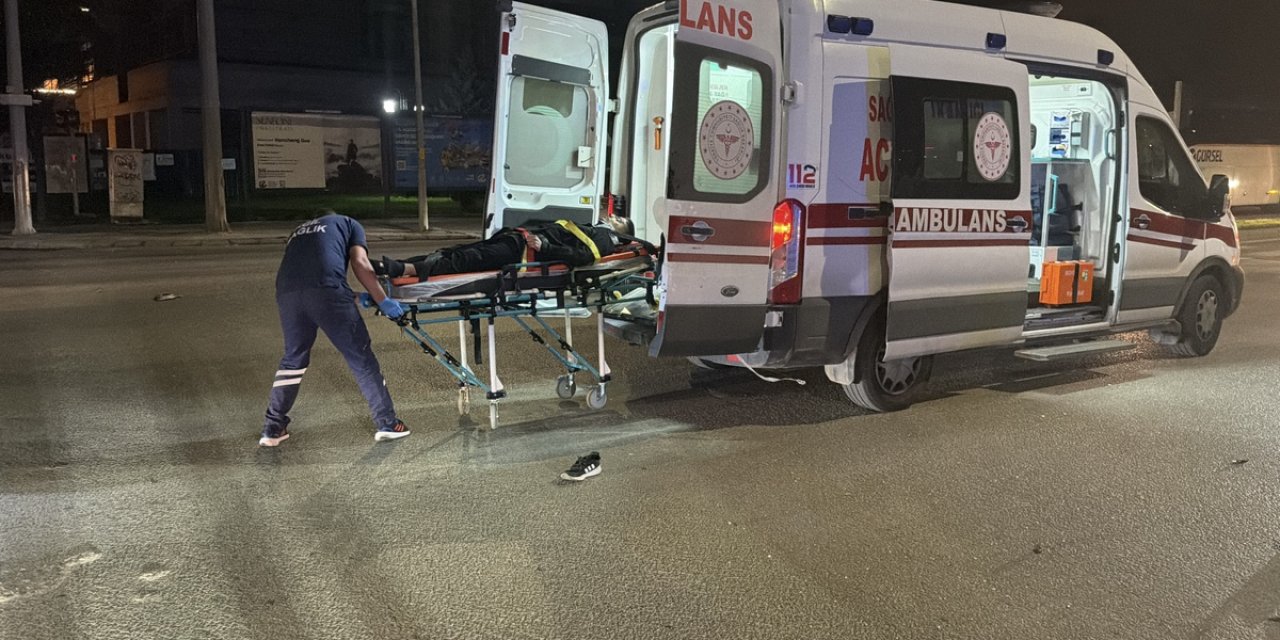 Eskişehir'de Kırmızı Işıkta Geçen Ehliyetsiz Sürücü Çarpıştı, 2 Sürücü Ağır Yaralandı