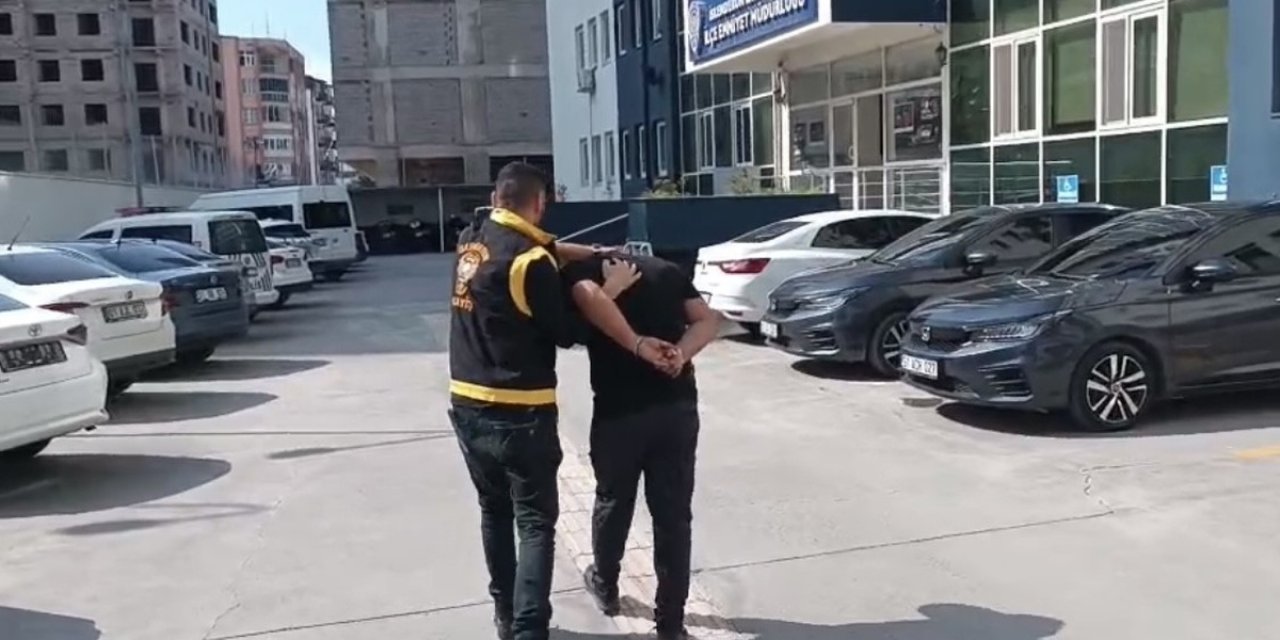 İskenderun'da 2 Yıl 6 Ay Hapis Cezasıyla Aranan Şahıs Yakalanıp Tutuklandı