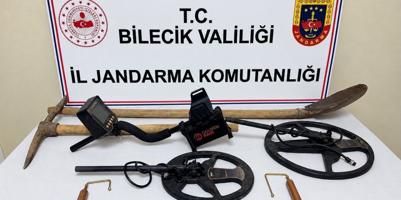 Jandarma Bilecik Gölpazarı'nda Define Arayan 2 Kişiyi Operasyonda Suçüstü Yakaladı