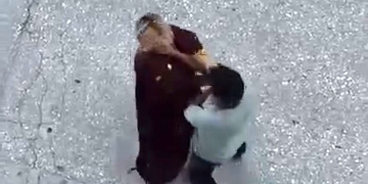 Eskişehir'de Erkek, Tartıştığı Kadını Darp Edip Boğazını Sıktı, O Anlar Kamerada