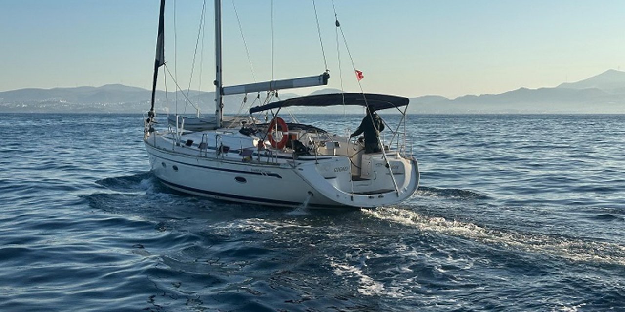 Sahil Güvenlik, Kuşadası Açıklarında Yelkenli Teknede 10 Kaçak Göçmen Yakaladı