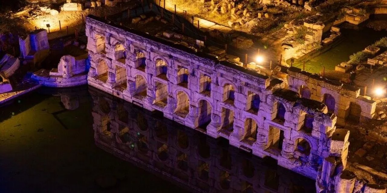 "Kral Kızı" Termal Roma Hamamı Akşamları Da Ziyaretçilerini Ağırlıyor