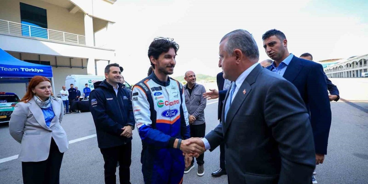 Bakan Osman Aşkın Bak, Formula 1 Öncesi İstanbul Park'ta Sürüş Yaptı