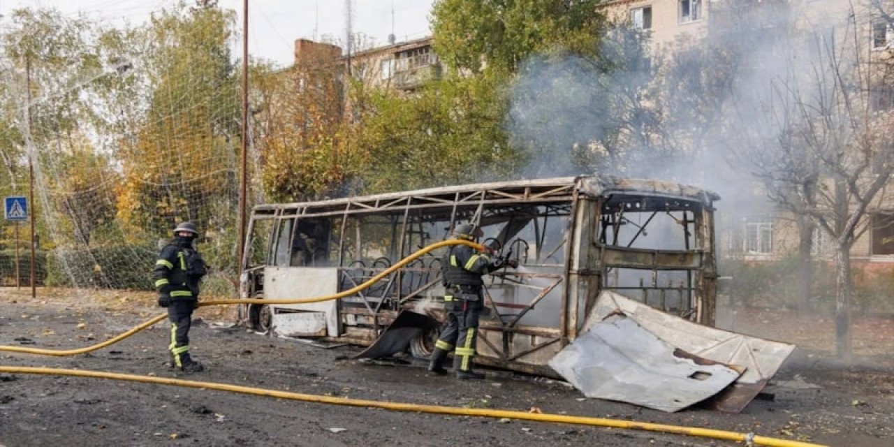 Ukrayna: Rusya'nın Yolcu Otobüsüne Saldırısında 30 Kişi Öldü