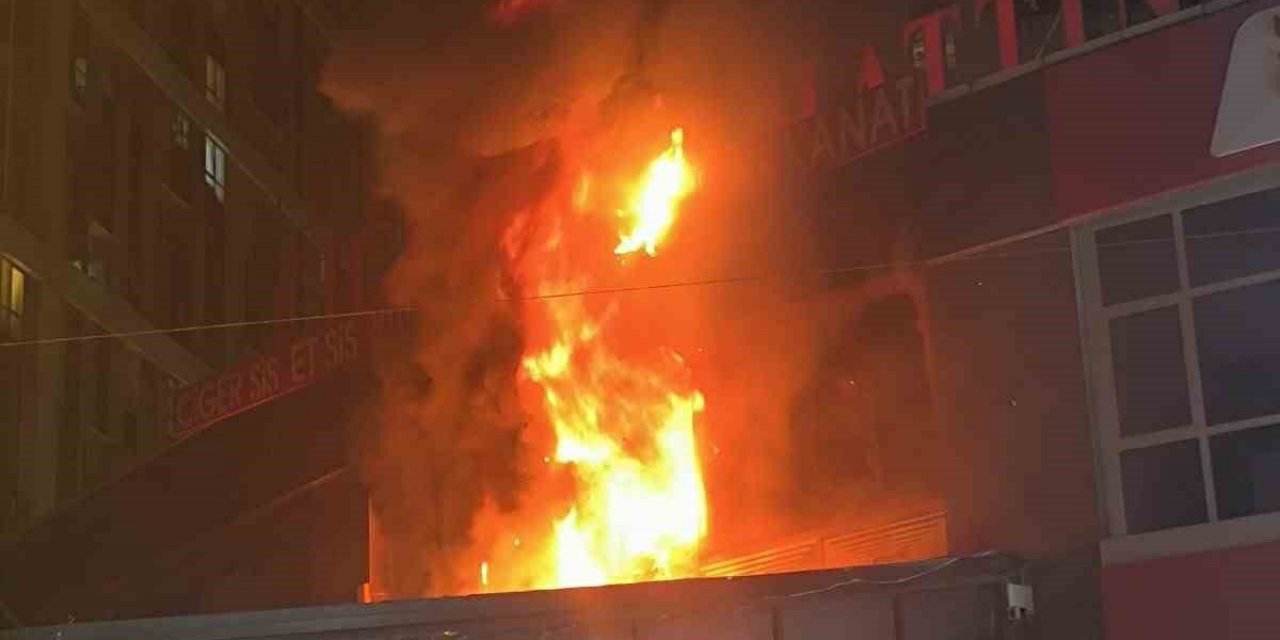 Esenyurt’ta İki Katlı İş Yerinde Yangın: 1 Yaralı