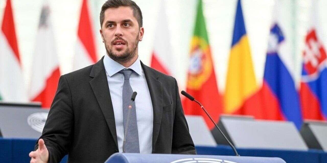 AP Kürsüsünde Türk Düşmanı Hezeyan! Yunan Vekil Türkiye'ye Karşı Nefret Kustu