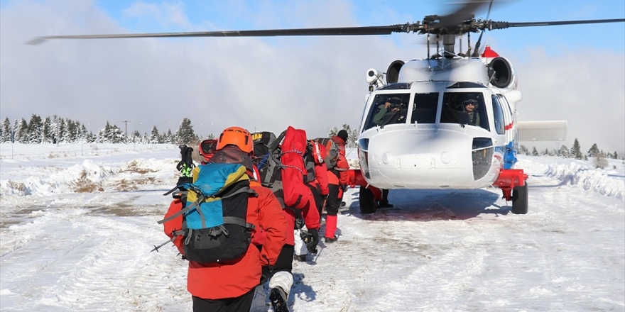 Uludağ'da Kayıp İki Arkadaştan Birine Ait Olduğu Değerlendirilen Mont Bulundu