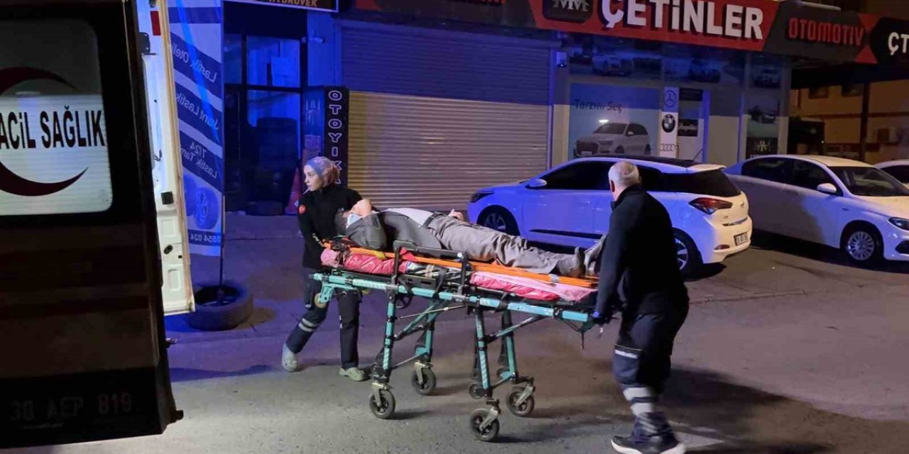 Kayseri Melikgazi'de Ters Yönden İlerleyen Pikap Kamyonete Çarptı, 2 Kişi Yaralandı