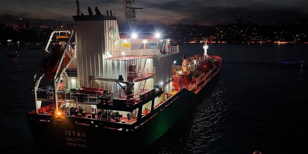 İstanbul Boğazı'nda Gemi Trafiği Arızalanan Tanker Nedeniyle Askıya Alındı