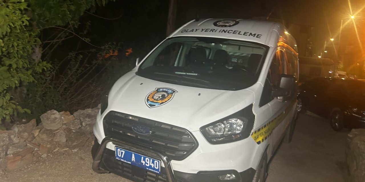 Antalya'da Kadını Yatakta Boğduğu İddia Edilen Şüpheli Konya'da Polise Teslim Oldu
