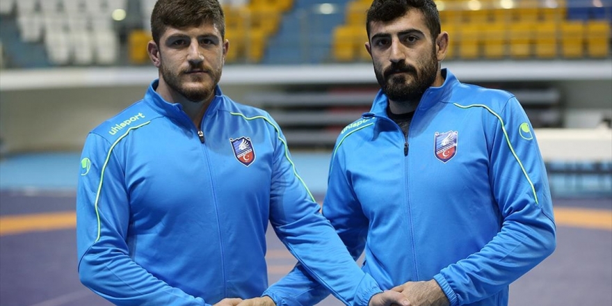Ağabeylerinin İzinden Giden Güreşçi Kardeşler