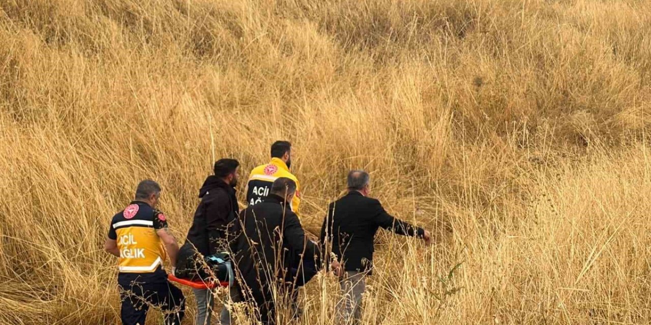 Diyarbakır'da Kontrolden Çıkan Pikap Şarampole Yuvarlandı, 1 Kişi Yaralandı