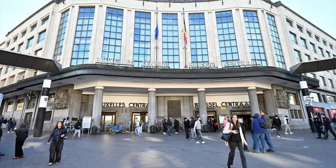 Belçika'da Kamu Çalışanları Greve Gitti