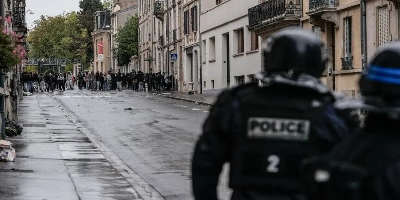 Fransa'da Öğrenci Eylemleri Yaklaşık 1 Aydır Devam Ediyor