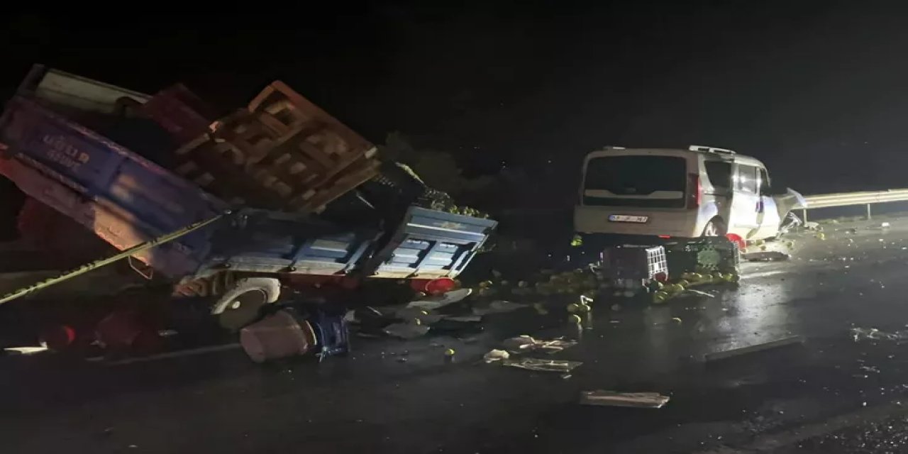 Sakarya Geyve'de 3 Araçlı Zincirleme Kazada 2 Kişi Öldü, 2 Kişi Yaralandı