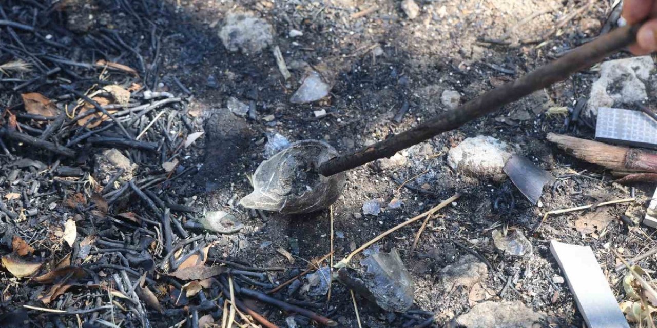 Hatay Yayladağı'nda Otluk Yangın Cam Şişe İddiasıyla Evlere Sıçramadan Söndürüldü
