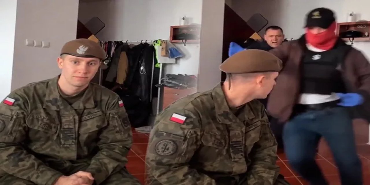 Sen Misin Askerlerle Dalga Geçen! Canlı Yayında Gözaltına Alındı