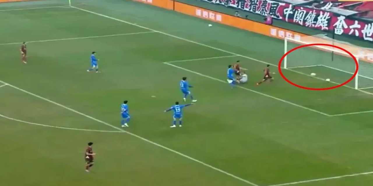 Futbol Tarihinde Böylesi Zor Görülür! Aynı Anda 2 Gol Atıldı Sonrası Bomba