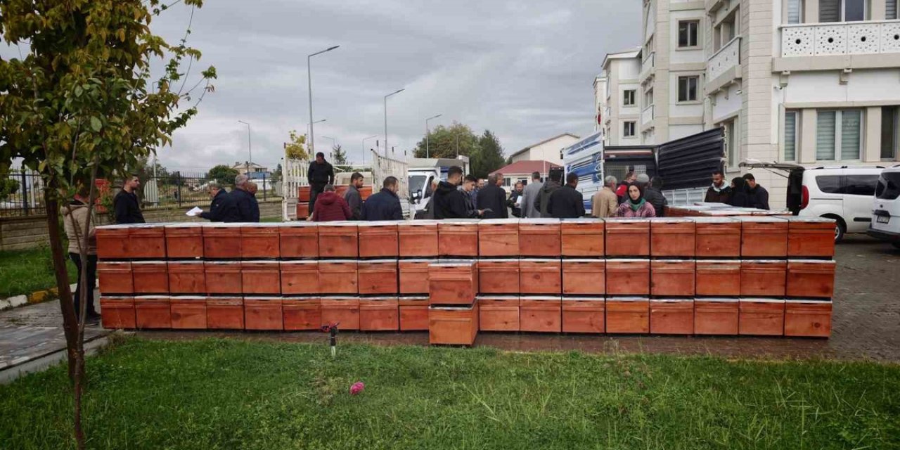 Muş'ta 100 Arıcıya 1000 Kovan Dağıtıldı
