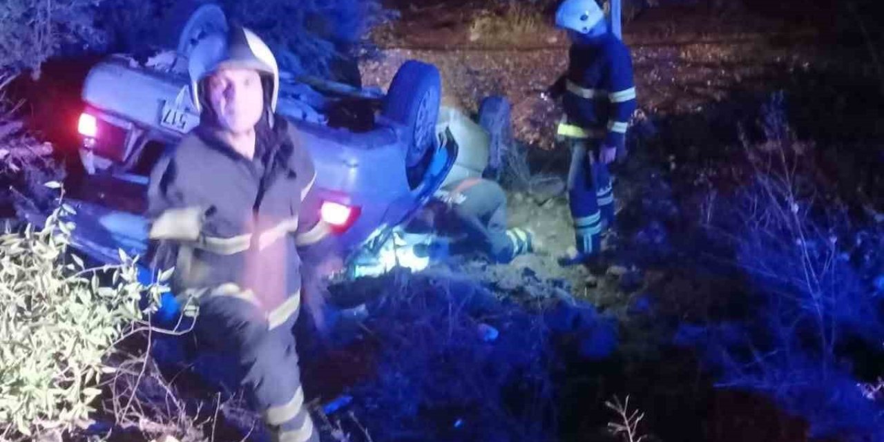 Adıyaman Kahta'da Yoldan Çıkan Otomobil Şarampole Yuvarlandı, 3 Kişi Yaralandı