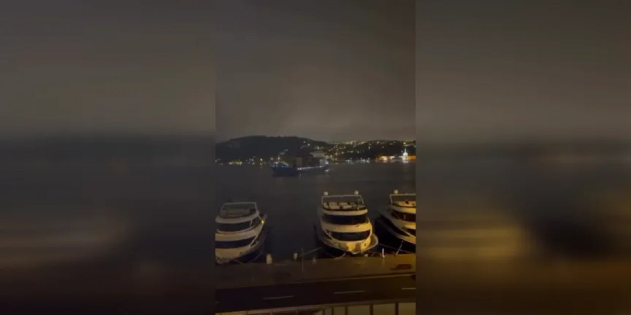 İstanbul Boğazı'nda Sürüklenen Konteyner Gemisi Kurtarıldı