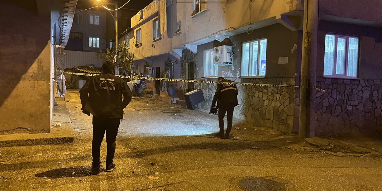 Bursa Yıldırım'da Polis, 15 Yıl Cezalı Firariyi Havaya Ateş Açan Arkadaşıyla Yakaladı