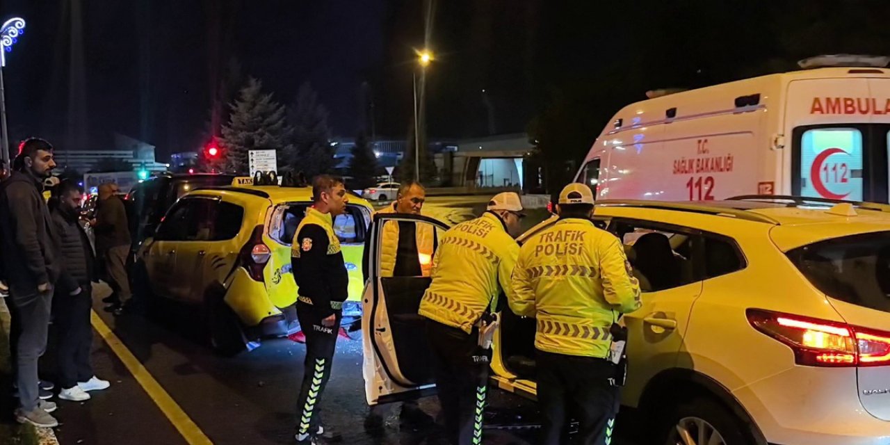Erzurum'da 4 Aracın Karıştığı Kazada 1 Kişi Yaralandı, Alkolmetre Testi Reddedildi