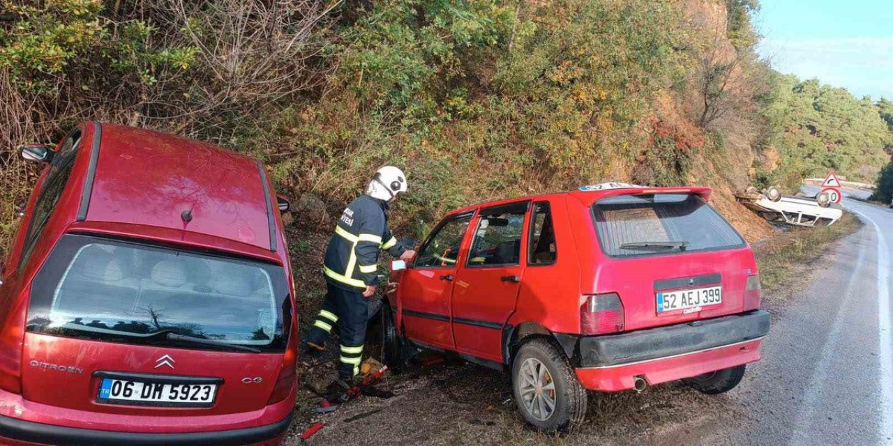 Tokat-Niksar Kara Yolu Dönekse Mevkisinde Sabah İki Ayrı Kazada 3 Kişi Yaralandı