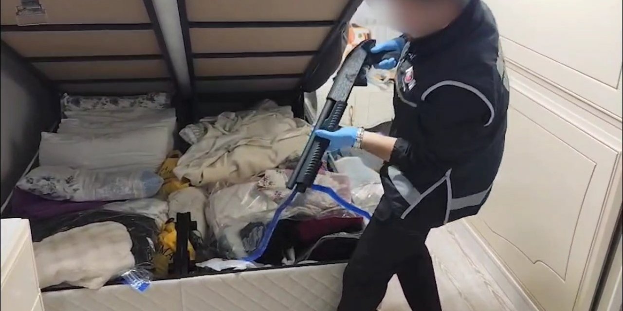 Bursa'da Sanal Medyadan Suç Örgütlerine Eleman Temin Eden 25 Kişi Gözaltına Alındı