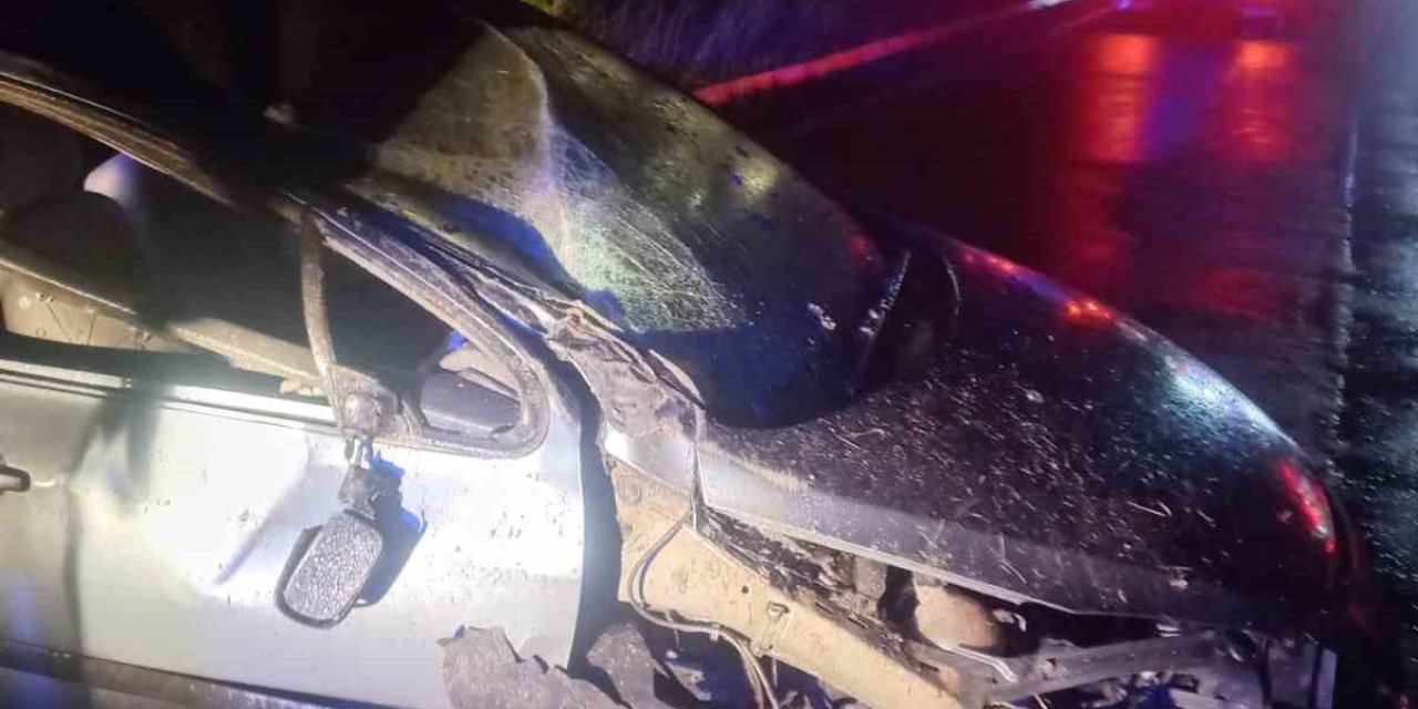 Balıkesir Ayvalık'ta Otomobilin Karıştığı Tek Taraflı Kazada 1 Kişi Yaralandı