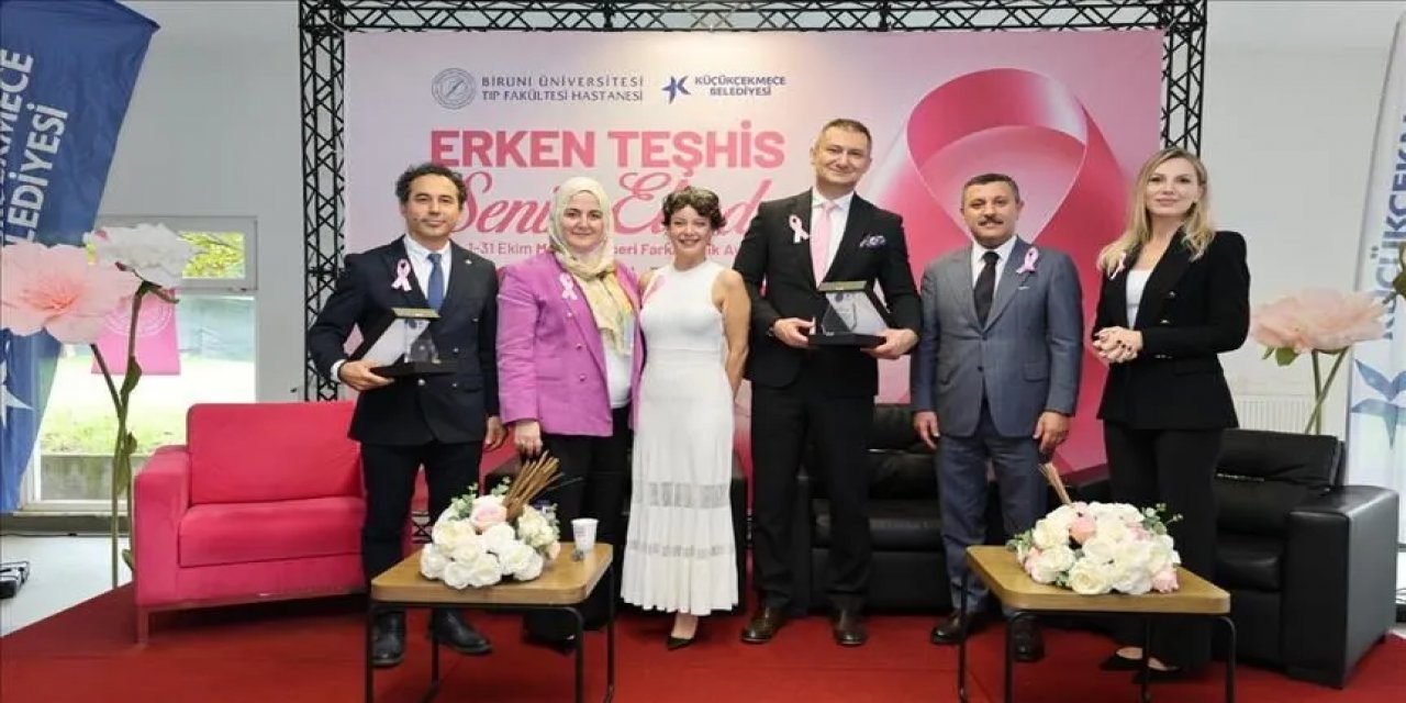 Meme Kanserinde Erken Tanıya Dikkati Çekmek İçin Kürek Çektiler