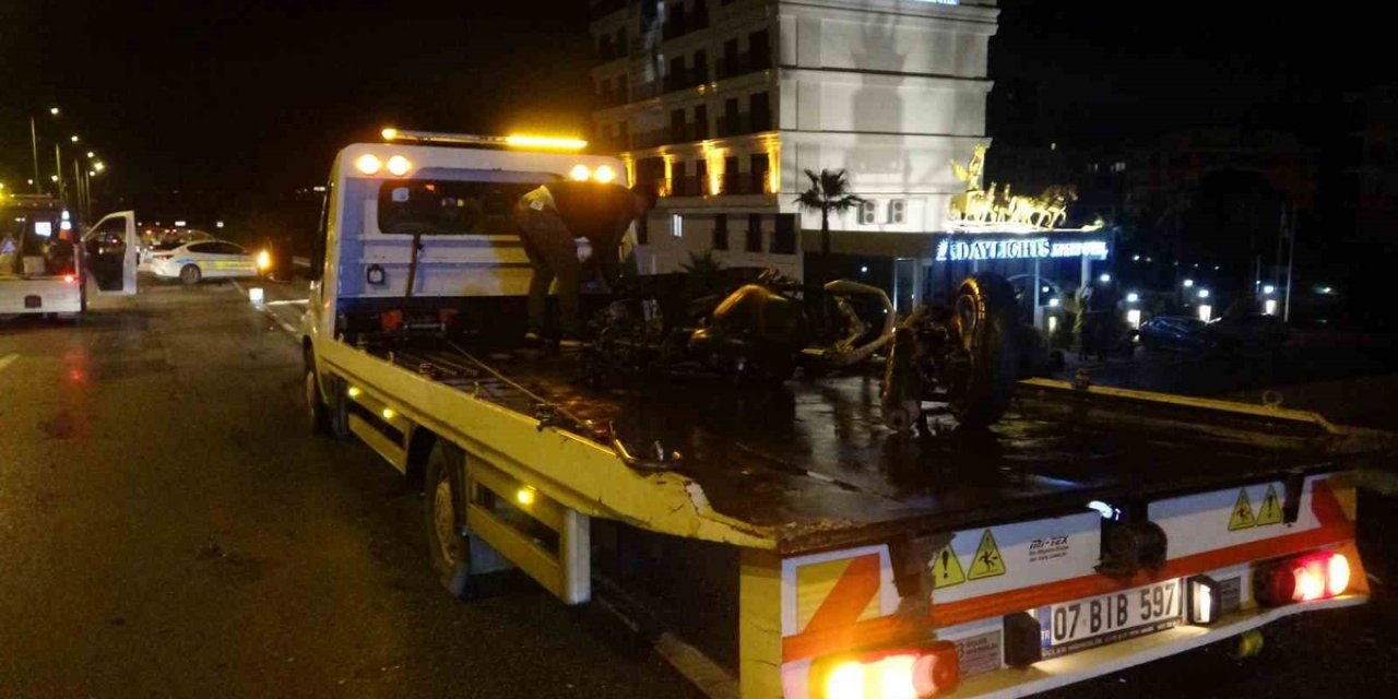 Antalya'da Motosiklet Kazası: 7 Saat Önceki 'Ölürüz' Videosu Yürekleri Yaktı