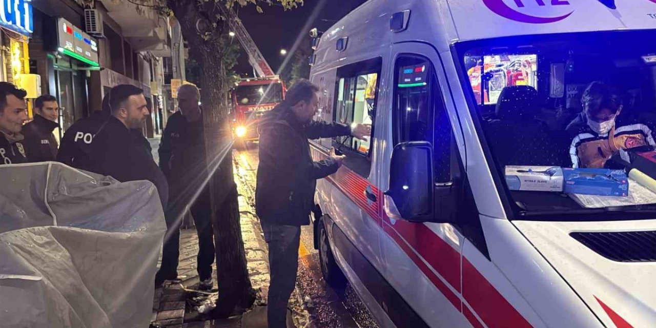 Eskişehir'de Ocaktaki Yangında Uyuyakalan 66 Yaşındaki Adam Balkondan Kurtarıldı