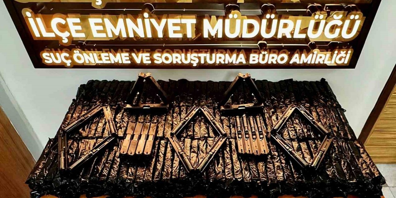 Seydişehir'de Operasyonda Araçta 1560 Tabanca Parçası Ele Geçirildi