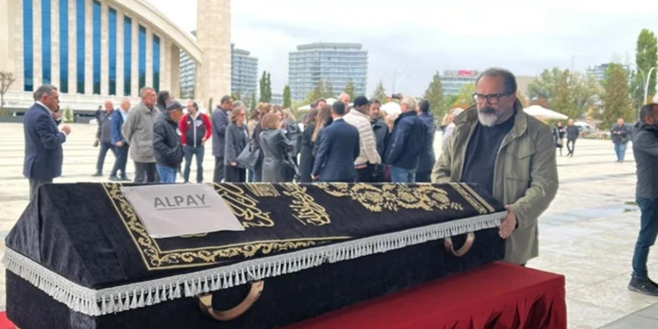 Türk Müziğinin Usta İsmi Alpay Son Yolculuğuna Uğurlandı