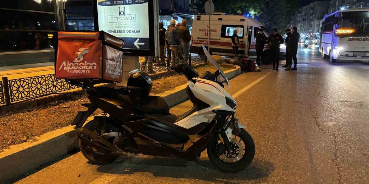 Edirne'de Yaya Geçidinde İki Motosiklet Çarpıştı, 1 Kişi Yaralandı