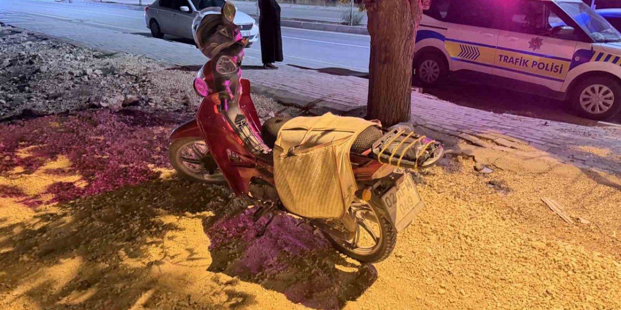 Adıyaman'da Otomobil İle Motosiklet Çarpıştı, Kazada 2 Kişi Yaralandı