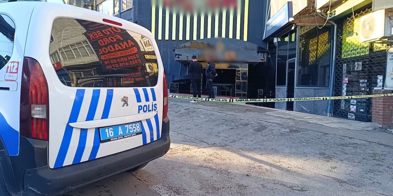 Bursa'da Eğlence Mekanı Otomobilden Ateşe Tutuldu, Polis Şüpheliyi Arıyor